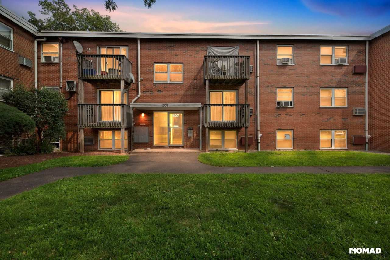 Charming 2BR Condo in Bristol