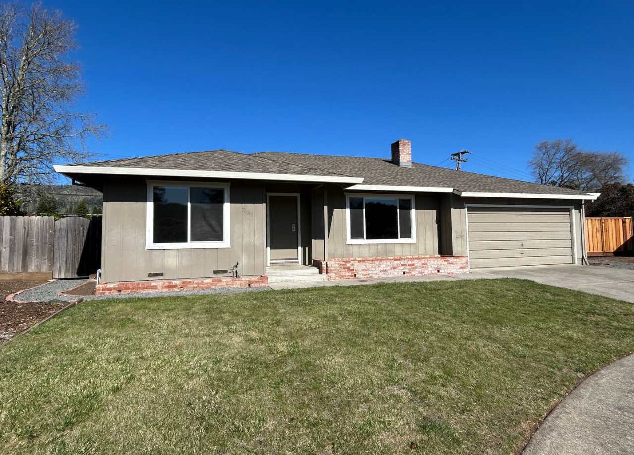 Charming upgraded home in Oakmont 55+ Active Community