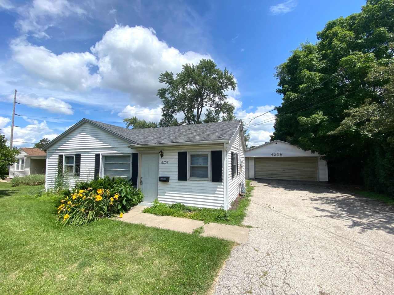 3 Bedroom, 2 Bath Home, Available Now!