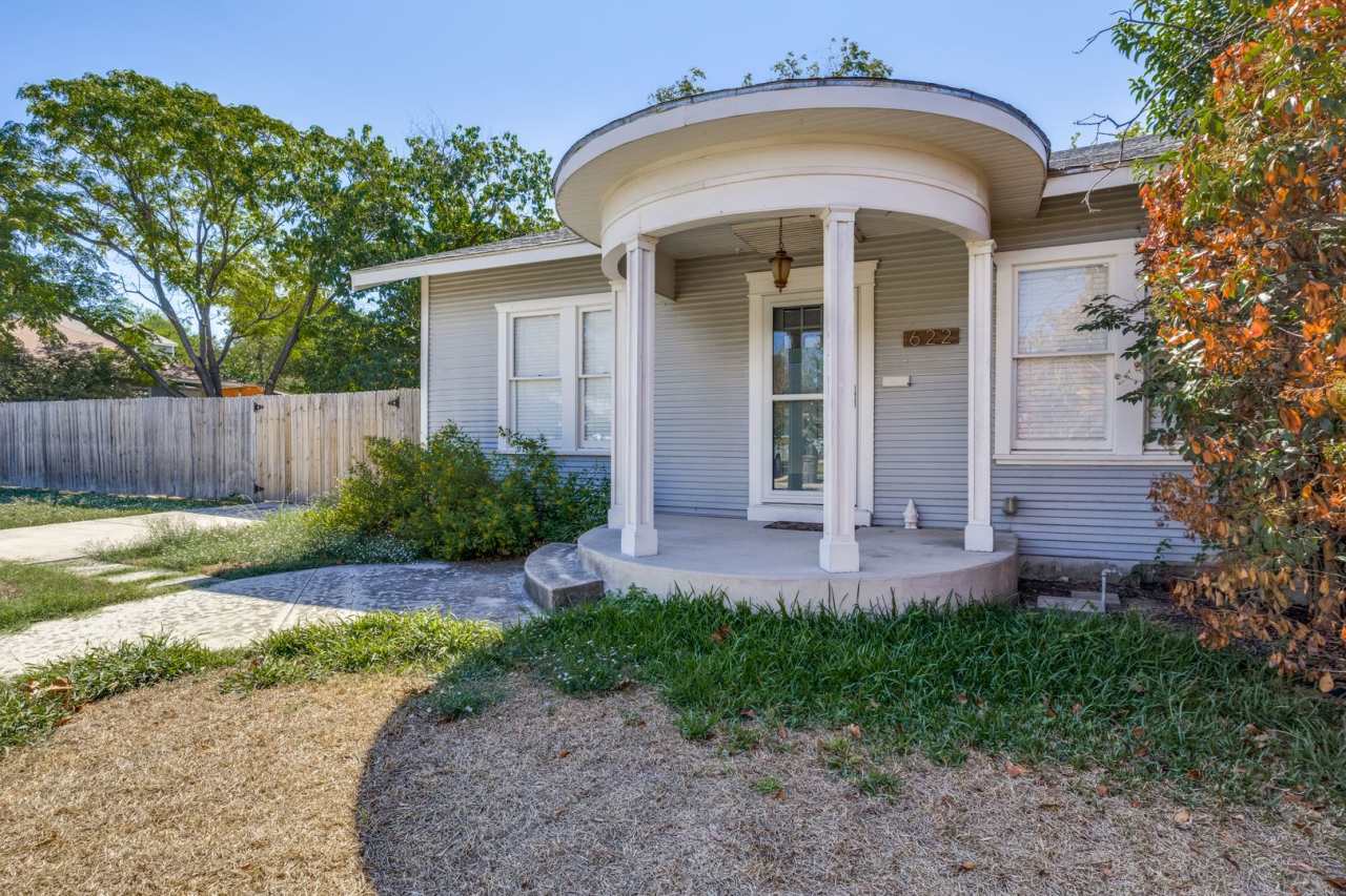 CHARMING 2-BEDROOM IN BEACON HILL