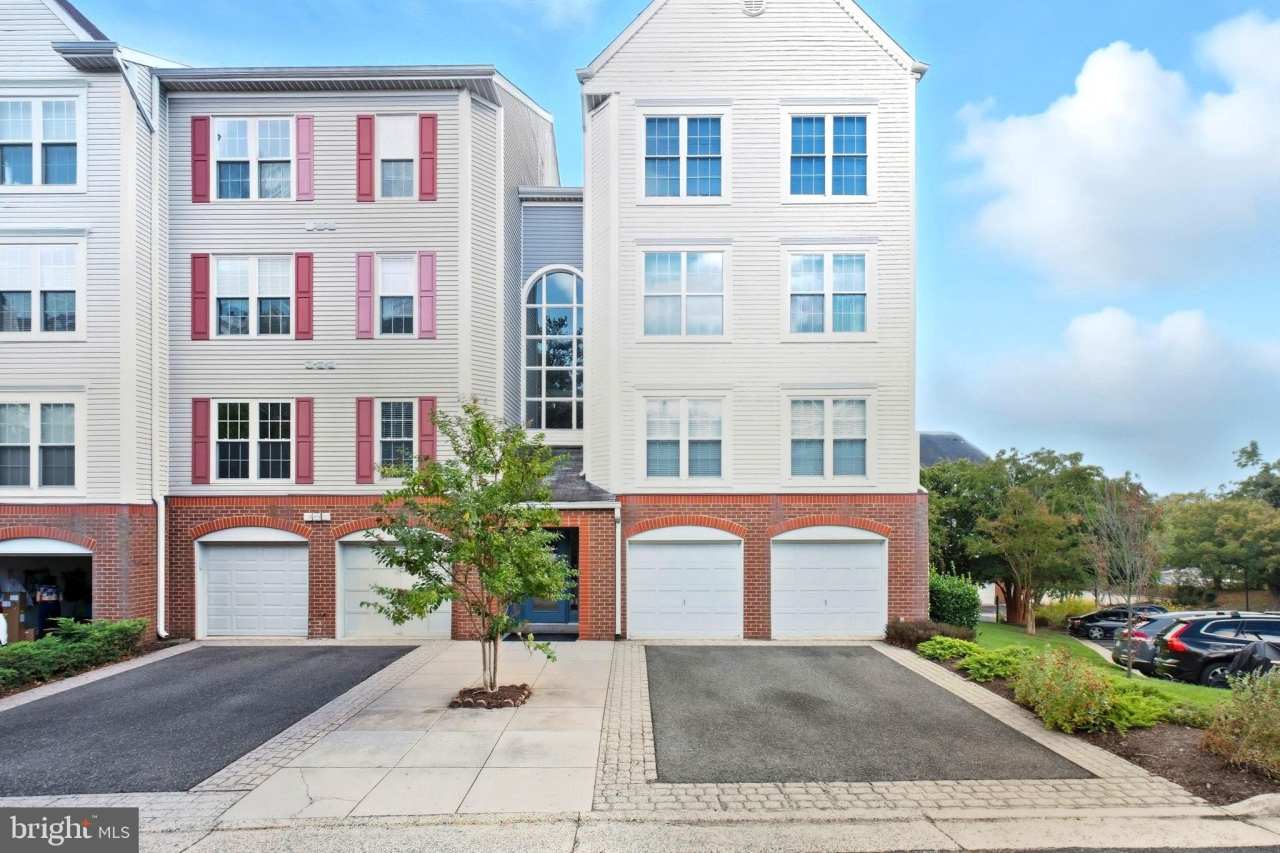 271 S PICKETT Street unit: 201