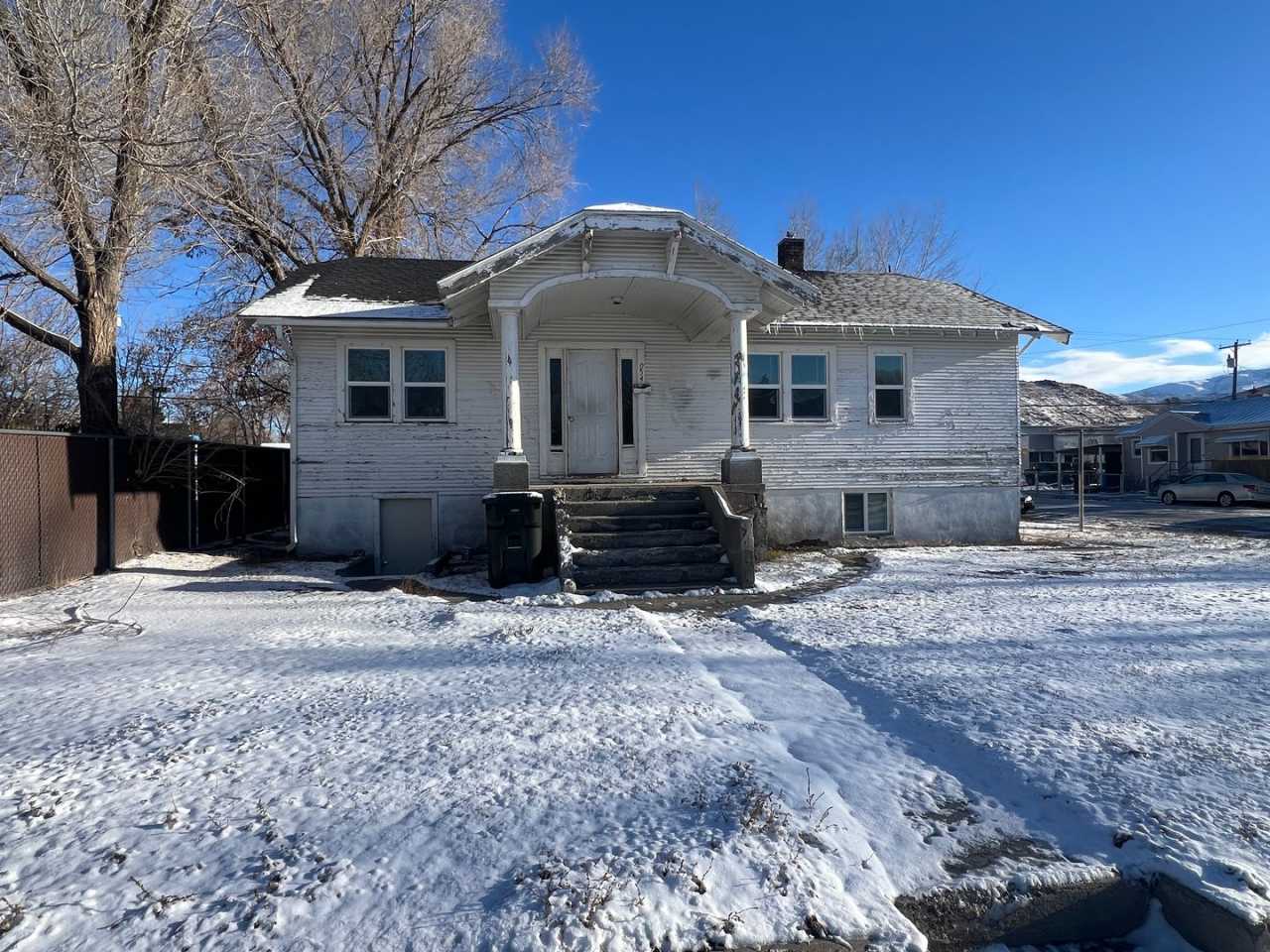 Corner location near ISU-Single Family Home with room to spread out!