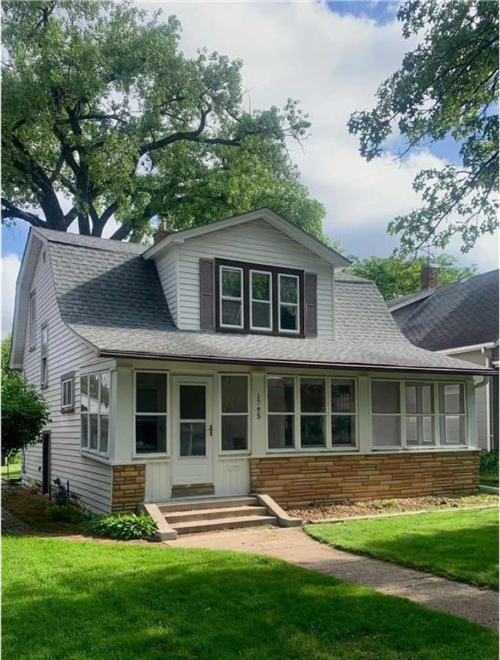 Huge 6 Bedroom House close By Saint Catherine’s! SFH non duplex