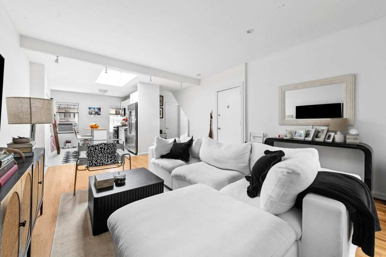 282 HUDSON Street unit: 3