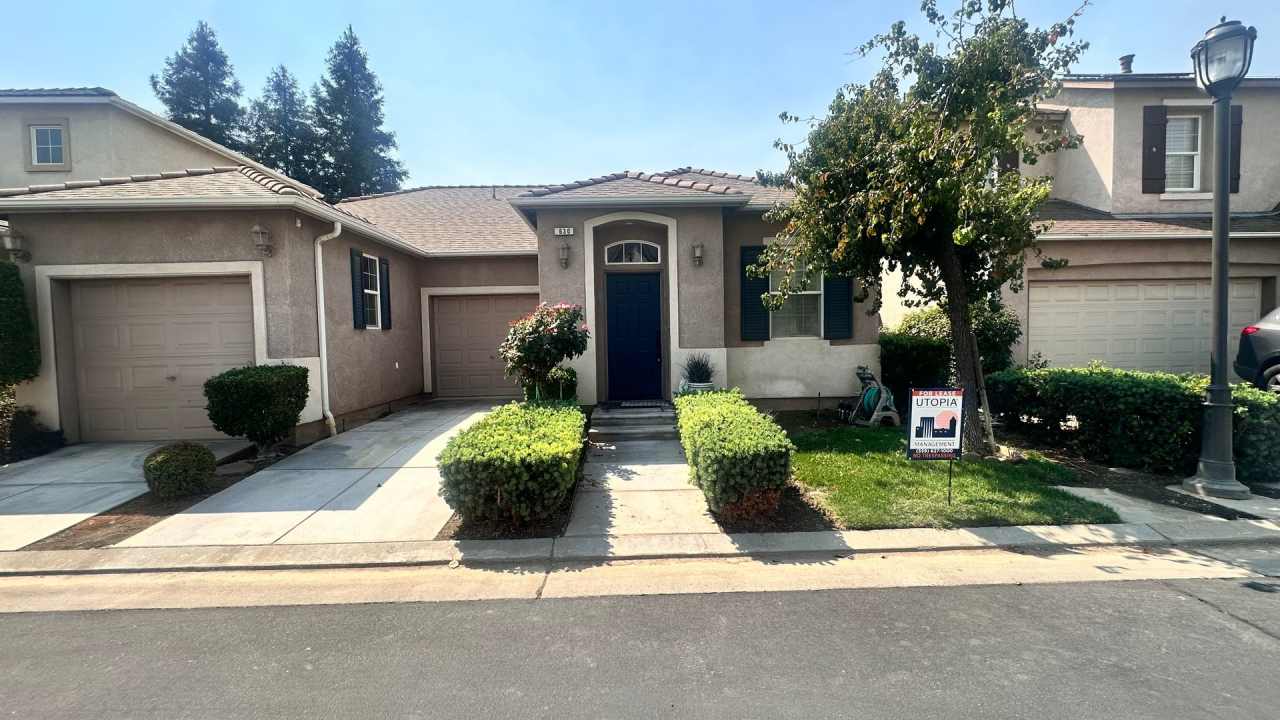 ***$300.00. Move in Special!!!*** Beautiful 2 bedroom, 2 bathroom single-family home located in the desirable gated community of Clovis, CA.