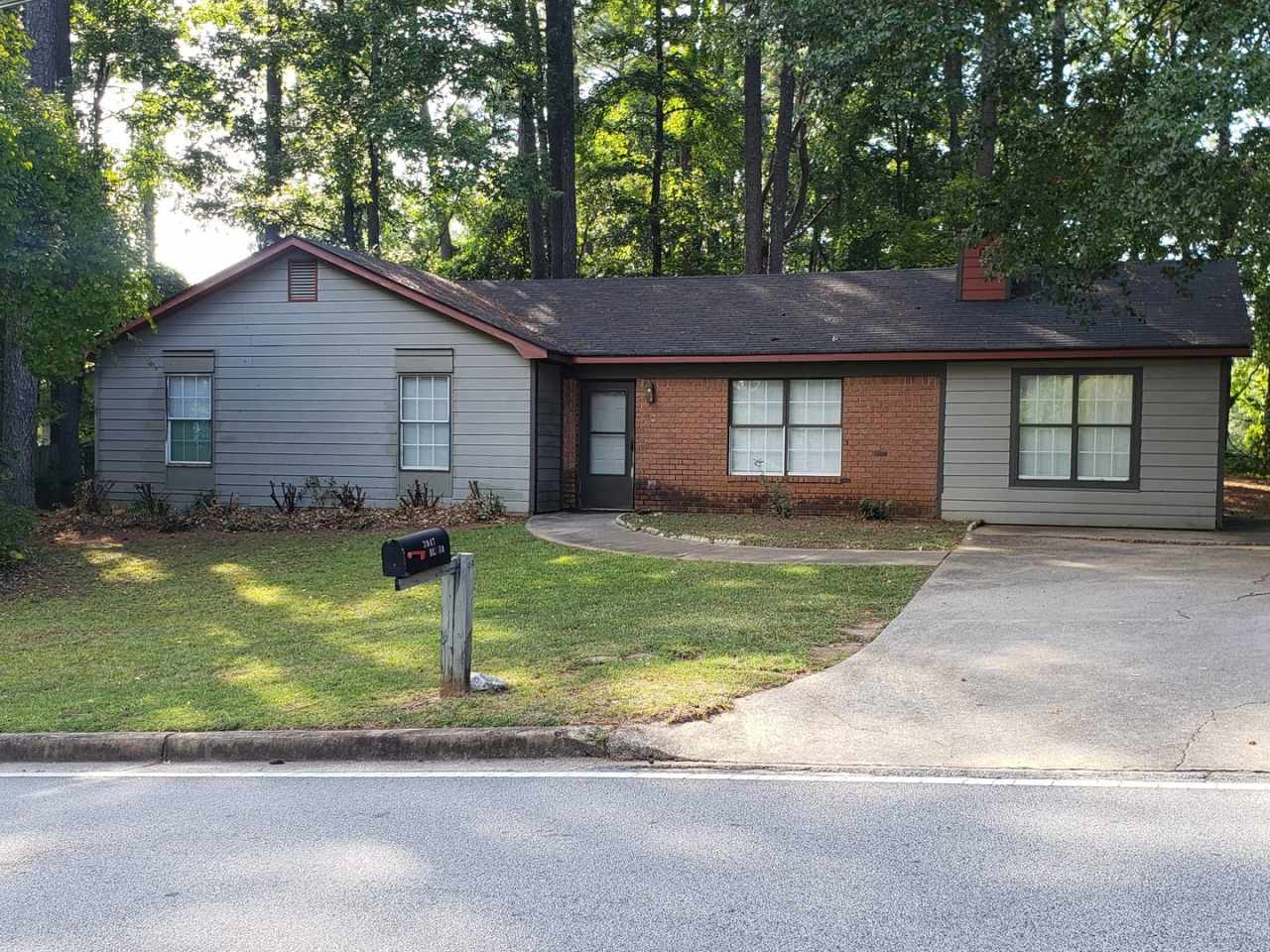 Spacious Ranch-Style 3 Bedroom Home with Bonus room Large back yard!