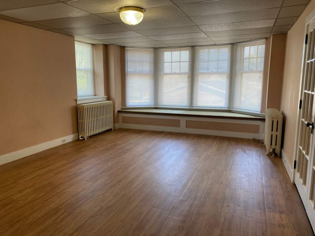 3 BEDROOM APARTMENT!