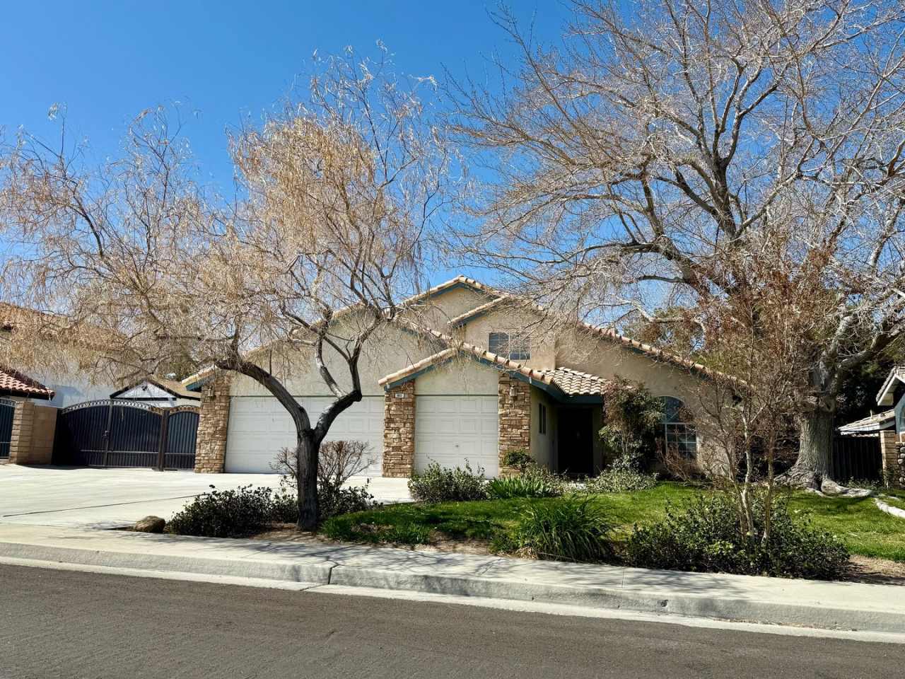 NORTHWEST SOLAR HOME - AVAILABLE NOW!