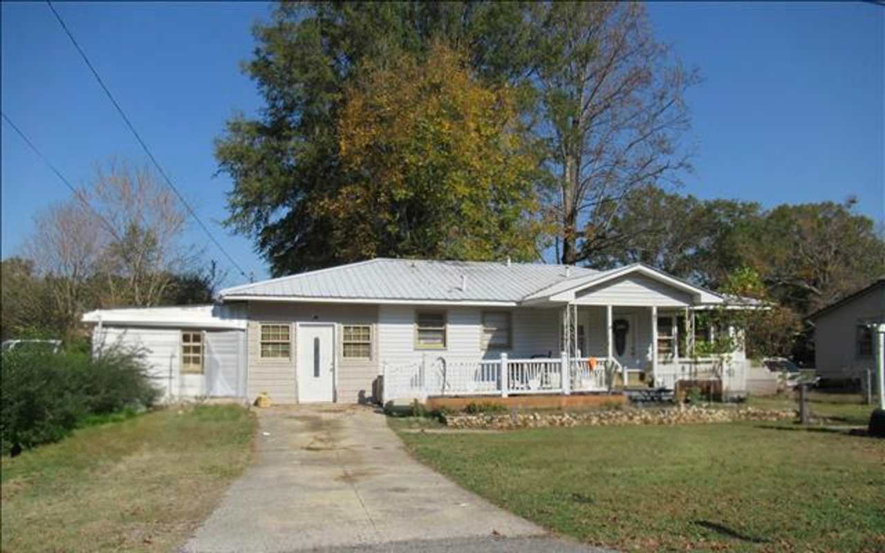 3 BED 1.5 BATH IN JVILLE!