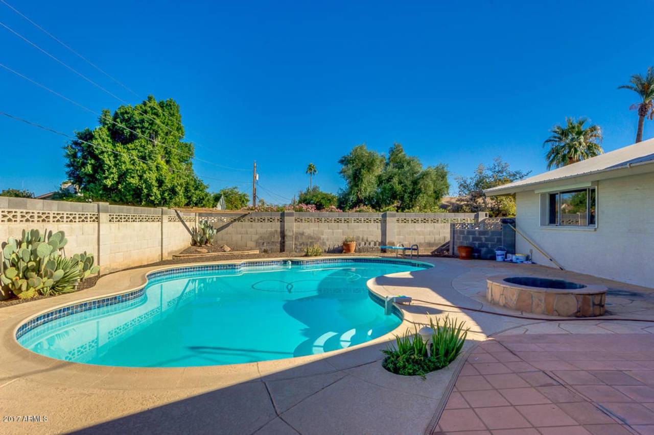 Best Neighborhood around ASU! 5 Bed 2 Bath with great yard