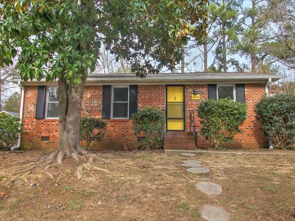 3 bedroom ranch home with fenced yard!