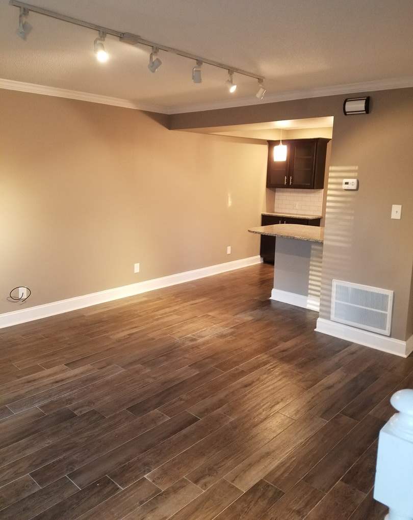 Frost Courtyard Apartments -