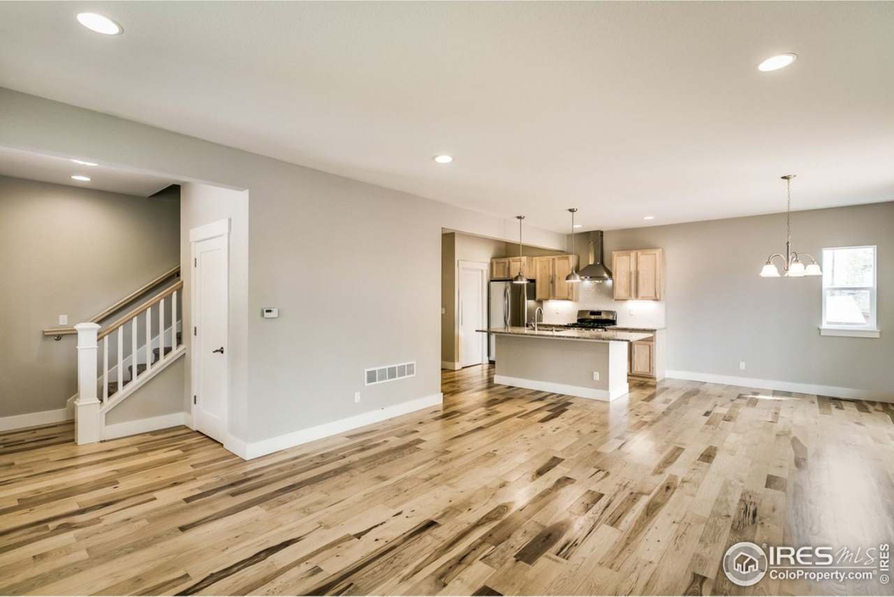 4 Bedroom Townhome Available ASAP! Great Location! MOVE IN SPECIAL!