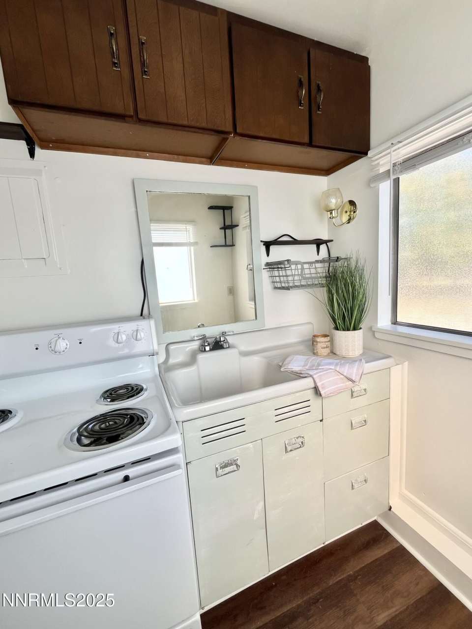 1224 E Street unit: B