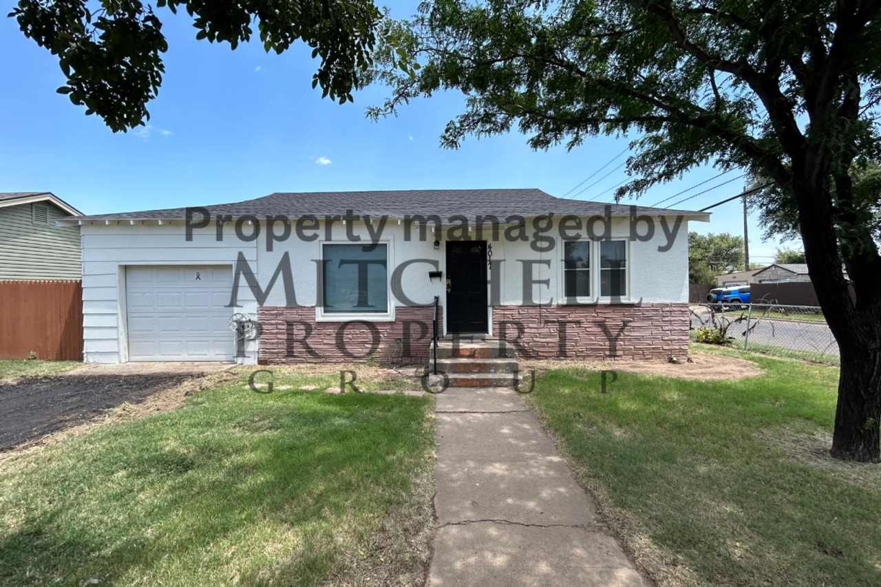 Welcome to 4017 S. Hughes! 2 bedroom 1 Bath with a garage and a big backyard in Southlawn.