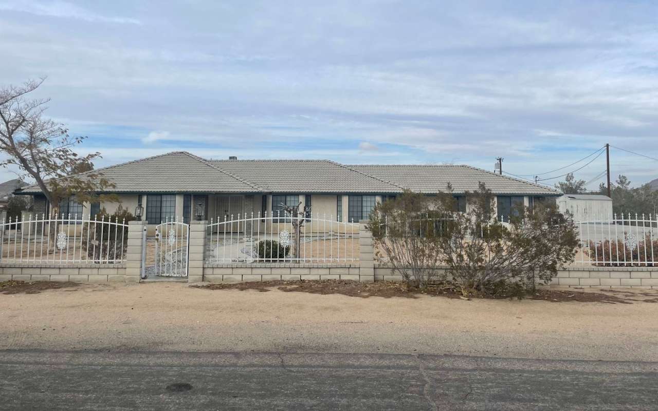 COMING SOON! APPLE VALLEY DESERT KNOLLS 4 BDRM 3BTH 2483 SQFT