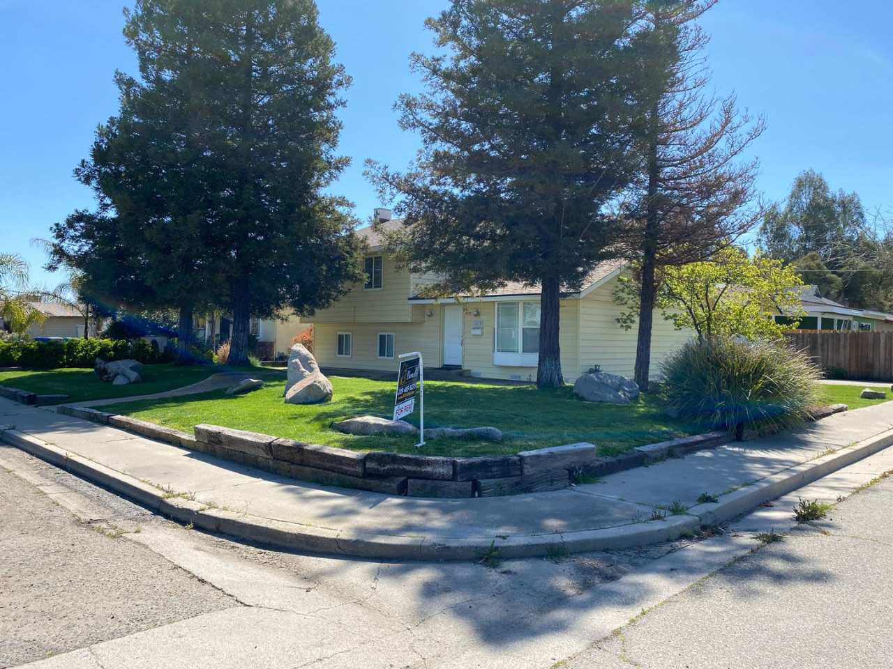 NEWLY REMODELED 3 Bed 2.5 Bath in Dos Palos!