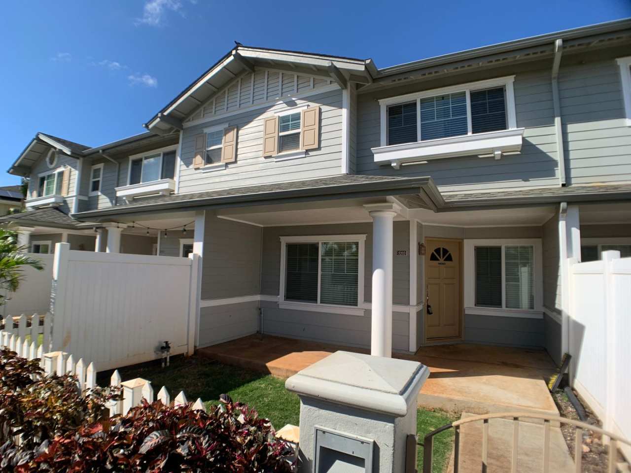 3 bedrooms with A/C  2 car garage in Ewa Beach (Spinnaker Place Townhome)! First showing is 12/17/2025 at 2pm!