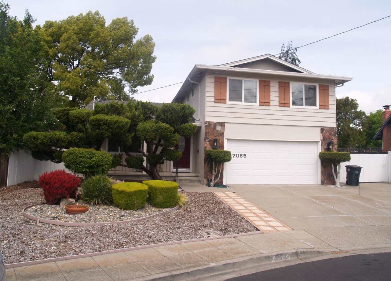 RENT WILL BE $3950 THROUGH MAY 2026!