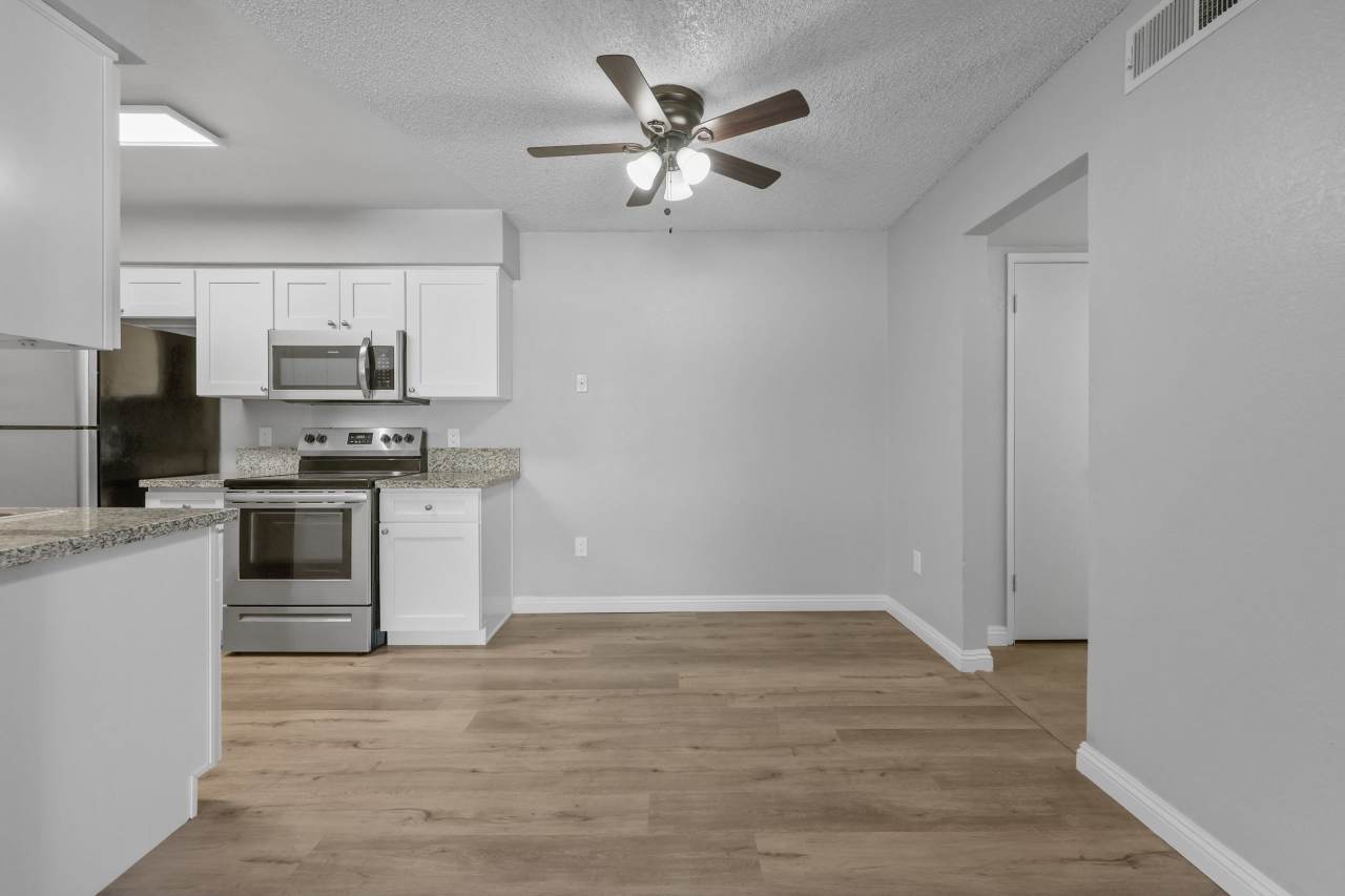 2970 Canyon Crest Dr. #24