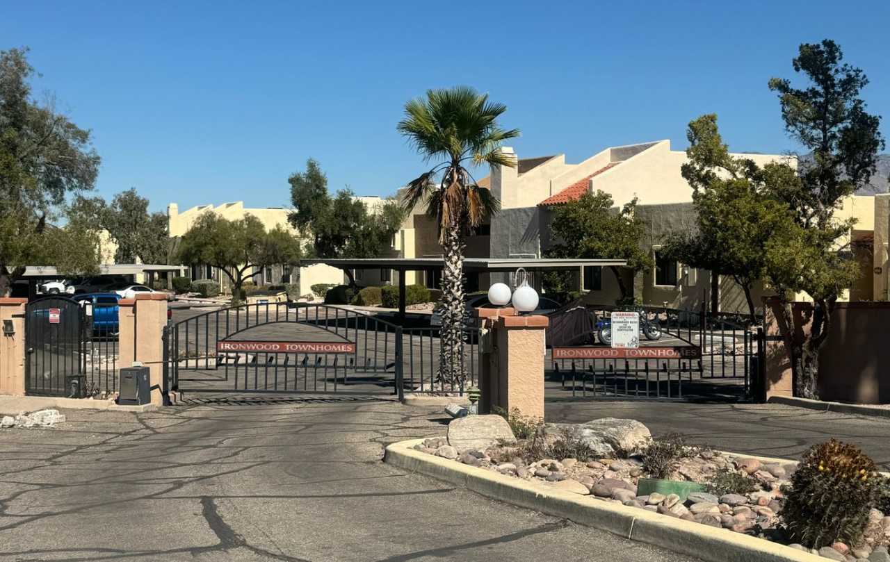 Large 2 bedroom IRONWOOD RIDGE Gated Community AVAILABLE NOW!!!!