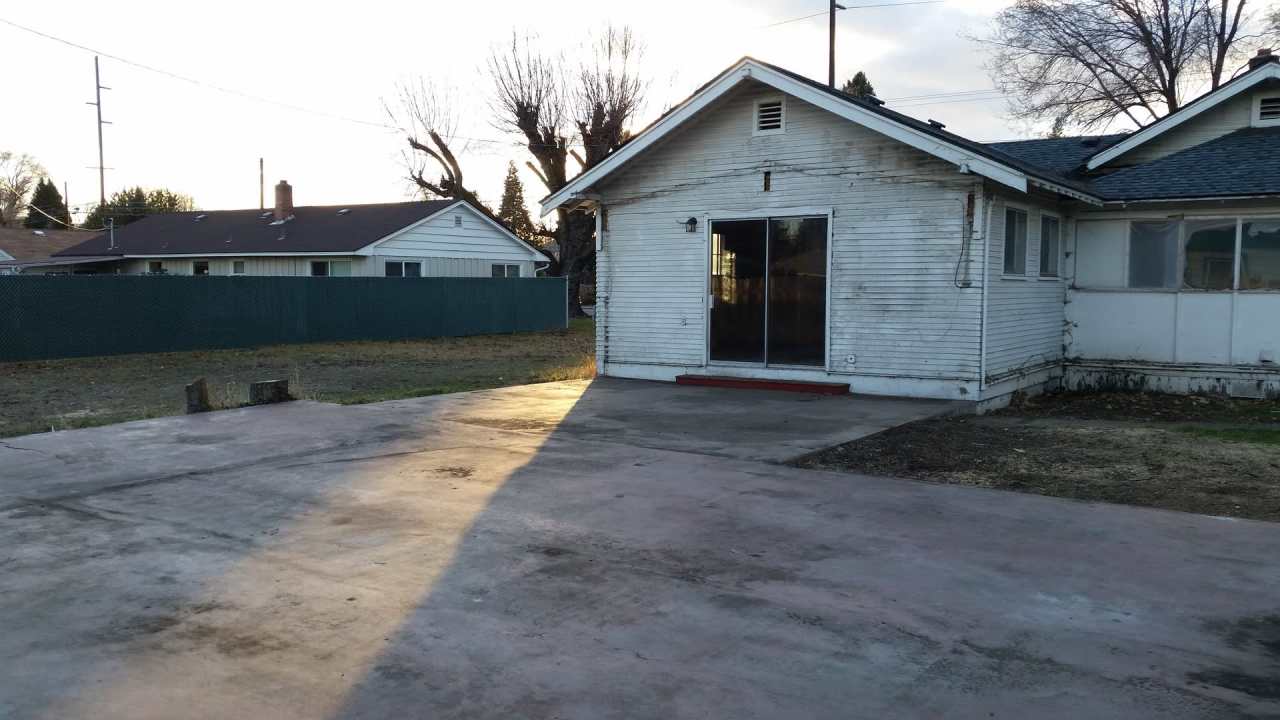 Large 3 br near YVCC