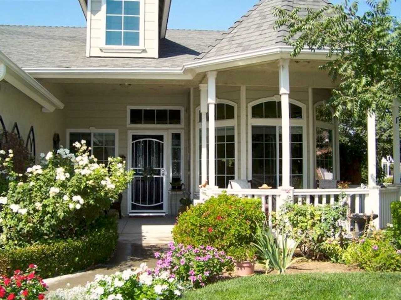 Buchanan Area Home with 4 car garage for Lease