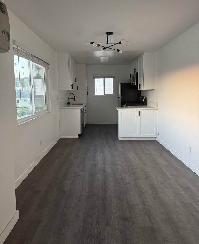 1525 North Kenmore Avenue