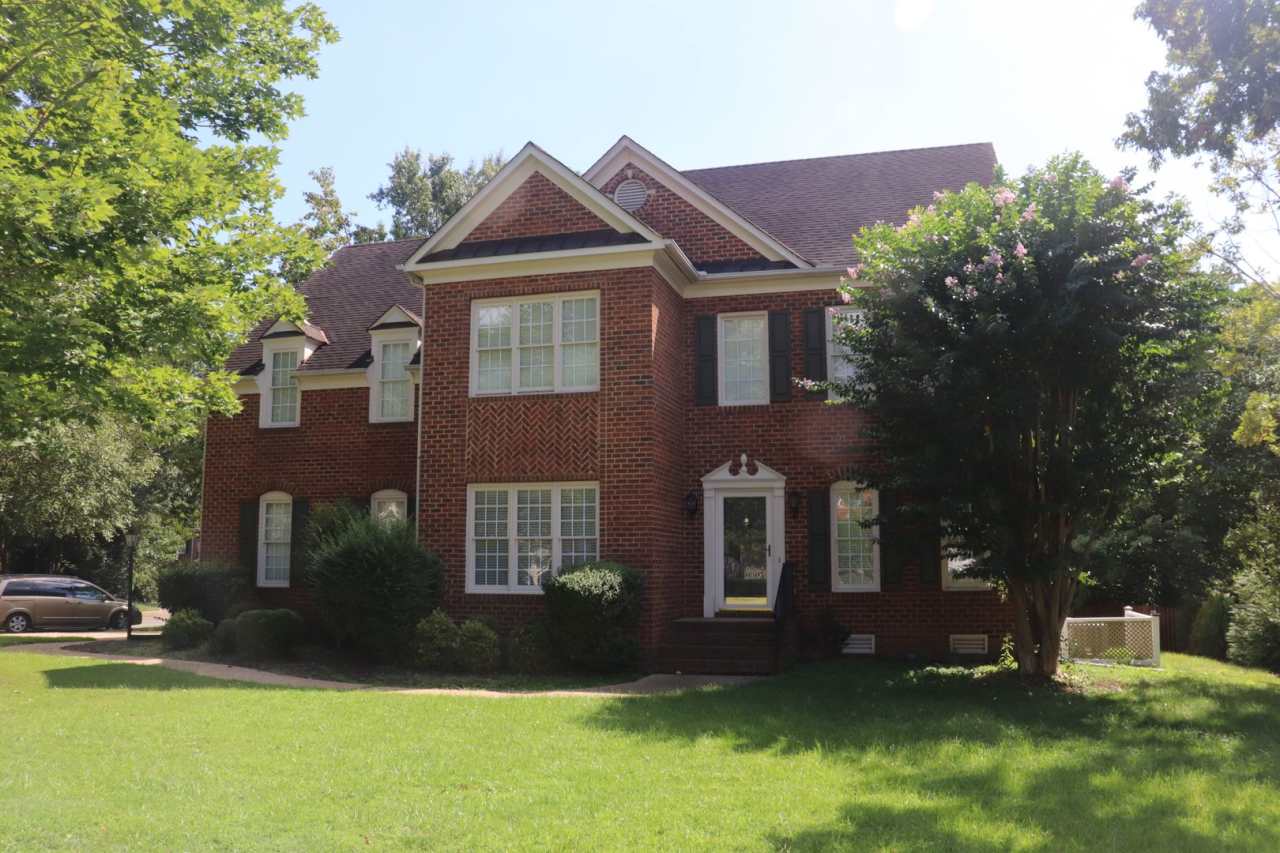 Large Colonial in Twin Hickory **Available For Showing 10/1/2025**