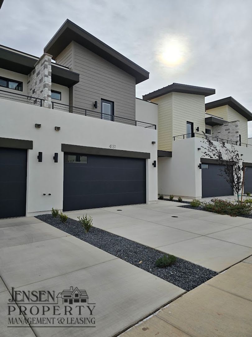 New Three Bedroom Town Home-Crimson Park