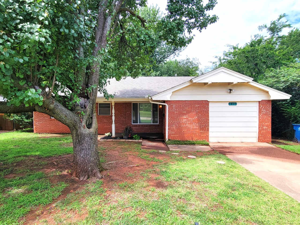 Coming Soon! 18-Month Lease Offer!! Ideal 3/2 in Edmond's Prime Location Near US77: A Perfect Blend of Charm and Convenience!