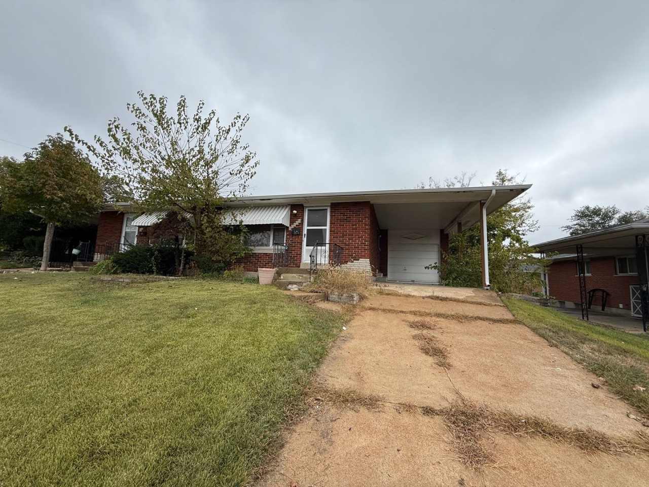 Charming 2-Bedroom Duplex with Modern Updates  Great Location!