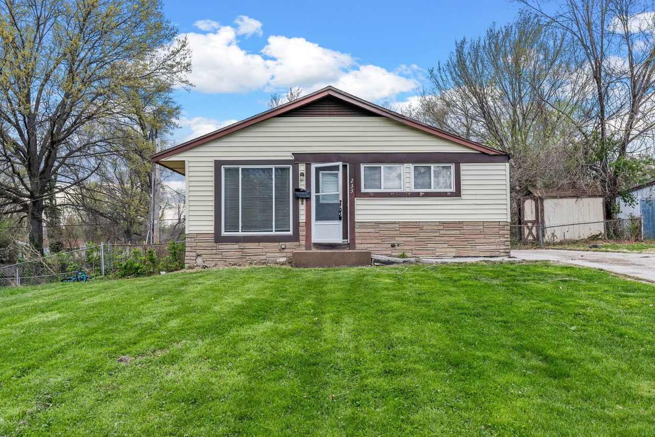 Available Now! 3bed, 2bath, new flooring!