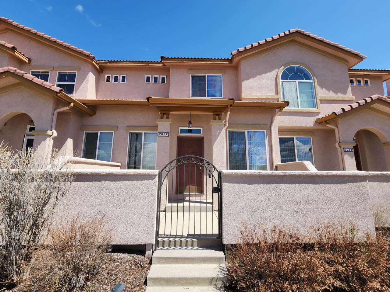 Quiet, adorable 2 Bed 3 Bath Townhome in 80923!