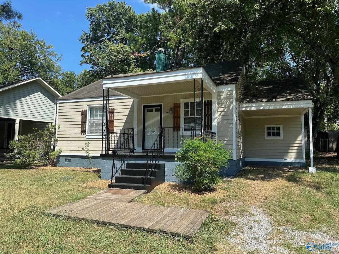 1915 Vanderbilt Circle