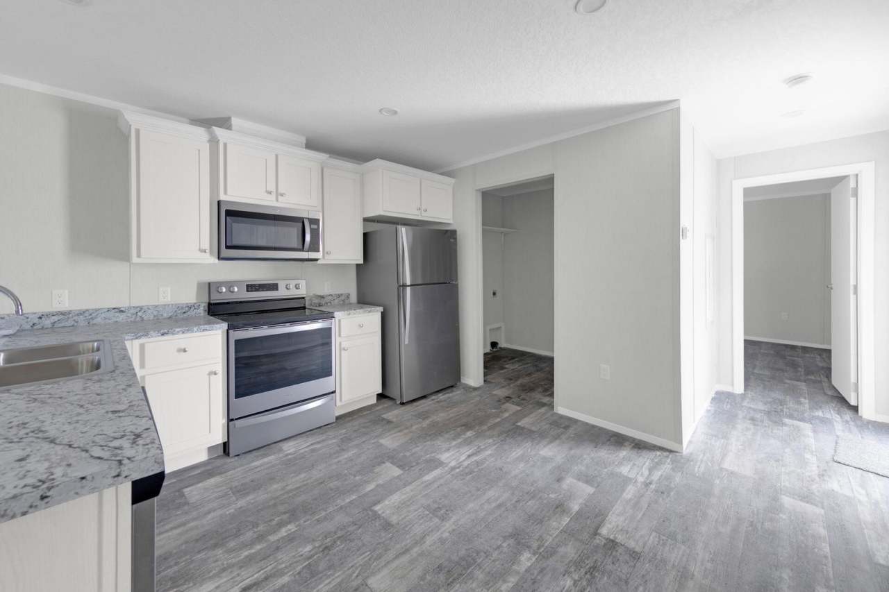 3- BEDROOM 2-BATH-LUXURY MOBILE HOME