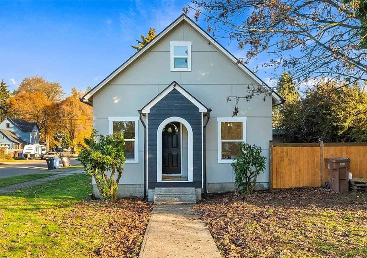 Newly Remodeled Tacoma Gem - Modern Comfort and Style in a Prime Location