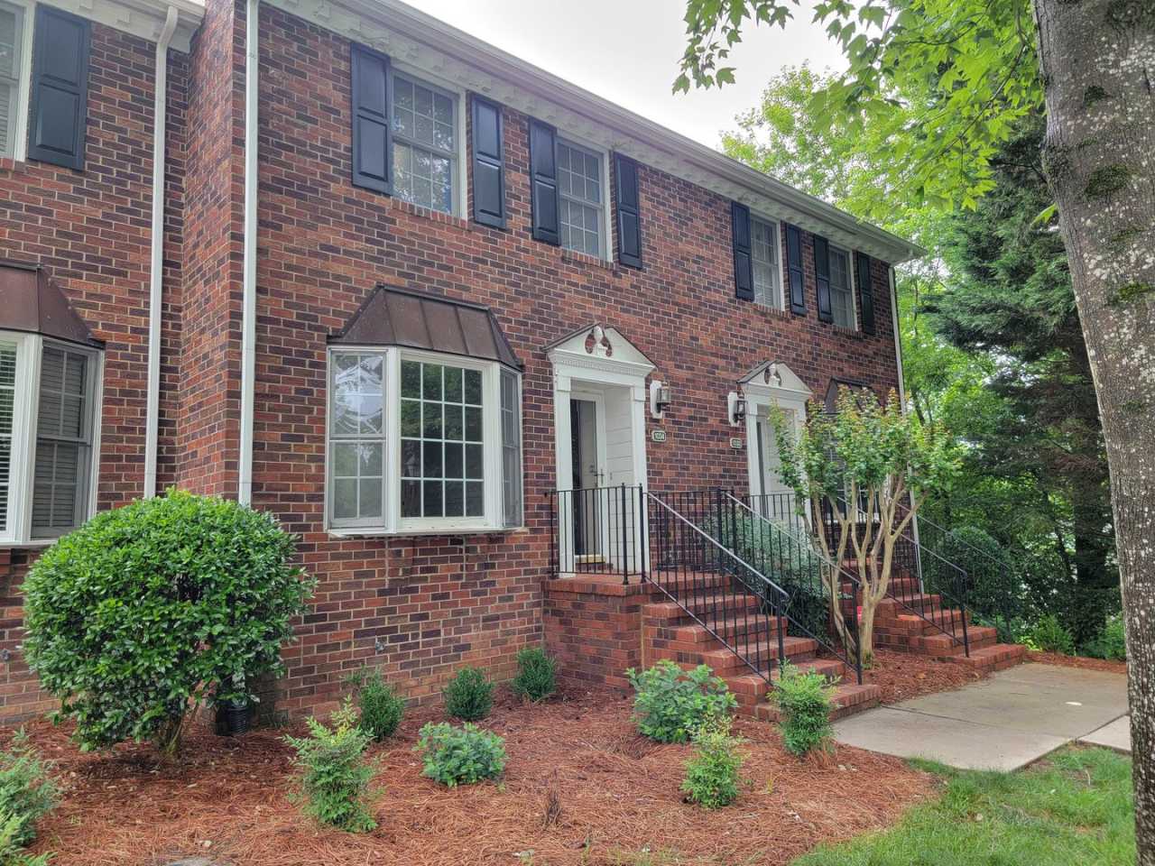 2 Bedroom 3.5 Bathroom Town home located in the Oak Ridge Meadows Neighborhood