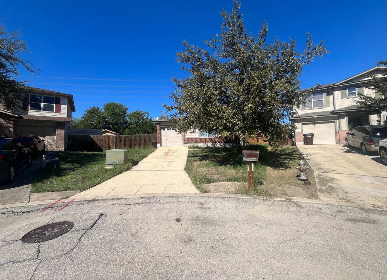 3862 Candleglenn, San Antonio, TX. 78244