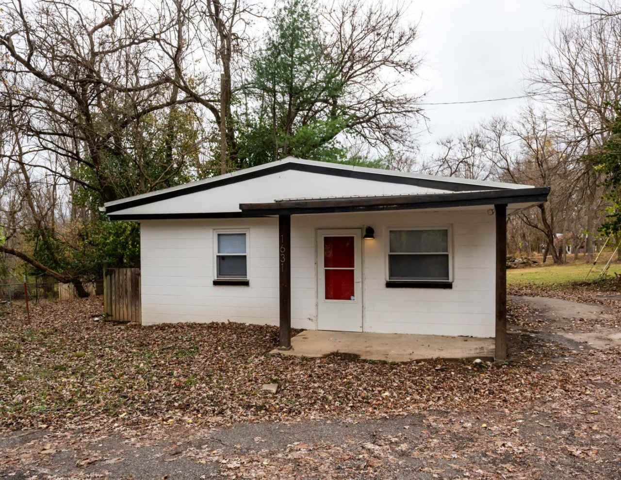 2 BED, 1 BATH LOCATED ONE MILE FROM IU CAMPUS