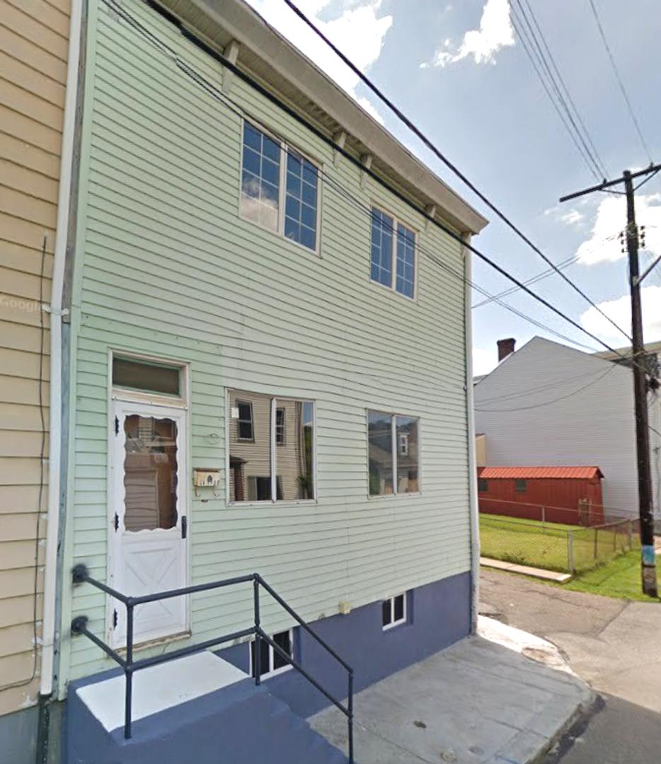*Recently Updated 2BD/1BA Apartment available in Troy Hill*