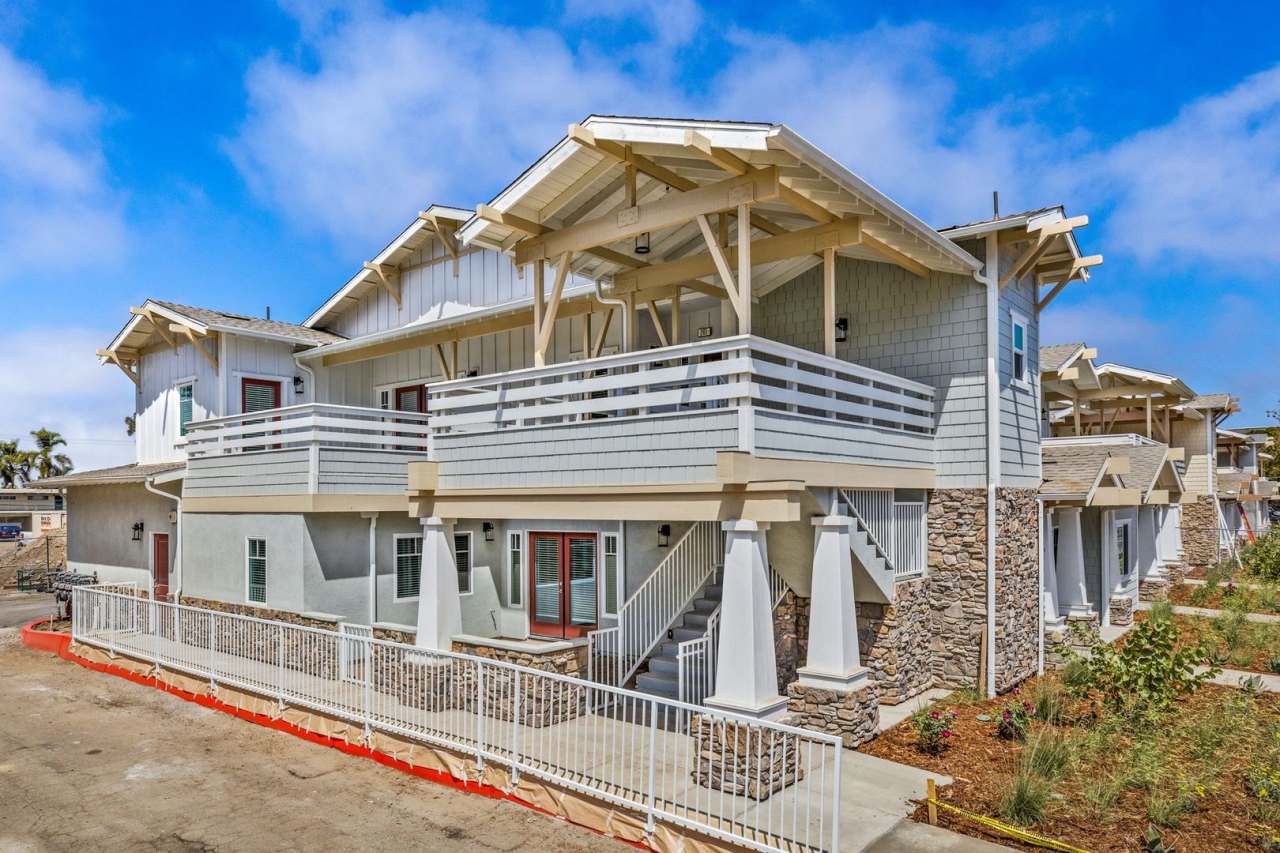 Coastal Comfort: Stylish 3-Bed, 2-Bath Townhome in the Heart of Oxnard!