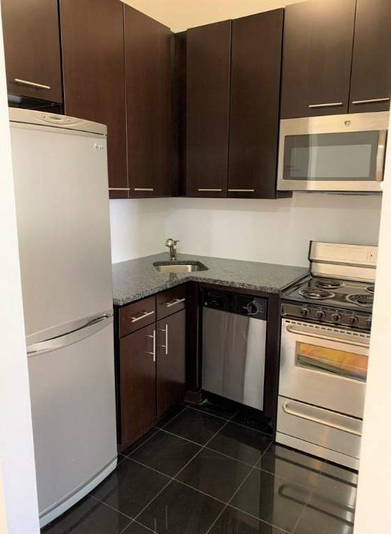 460 West 50th Street