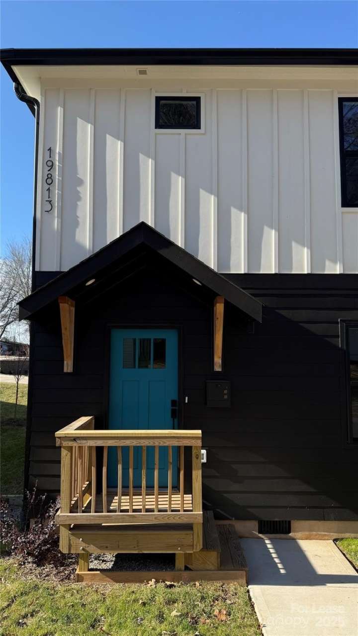 19813 N Ferry Street