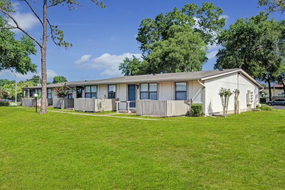 Applewood Apartments