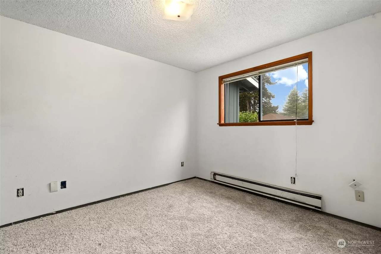 910 North Stevens Street