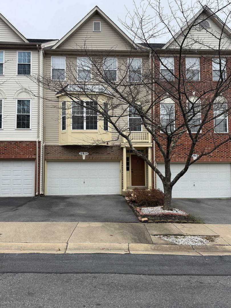 Updated Three Bedroom Home W/Full Sized Kitchen, Parking, Back Deck,  2,640 Square Feet!