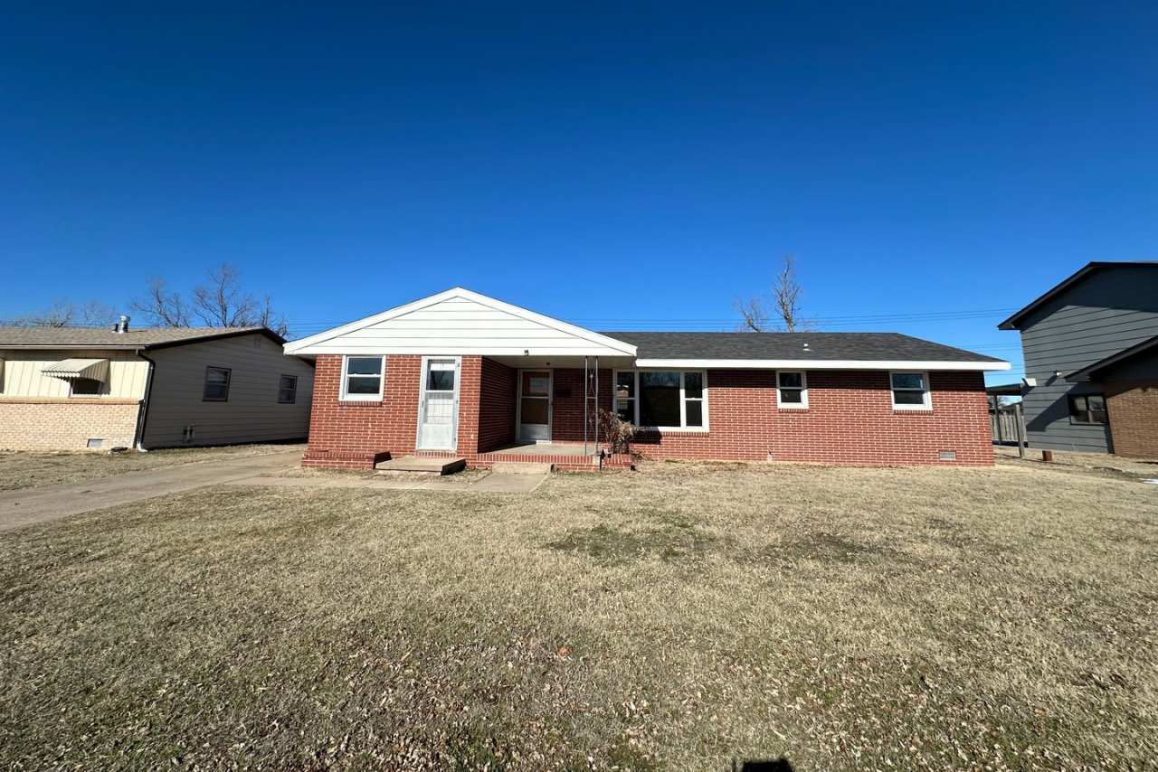 3 Bedroom, 1.5 Bathroom Updated House w/ Potential 4th Bedroom