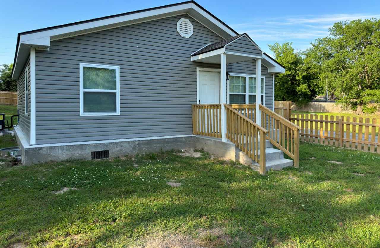 * Move-In Special * Cozy 2 Bedroom 1 Bathroom for Rent!