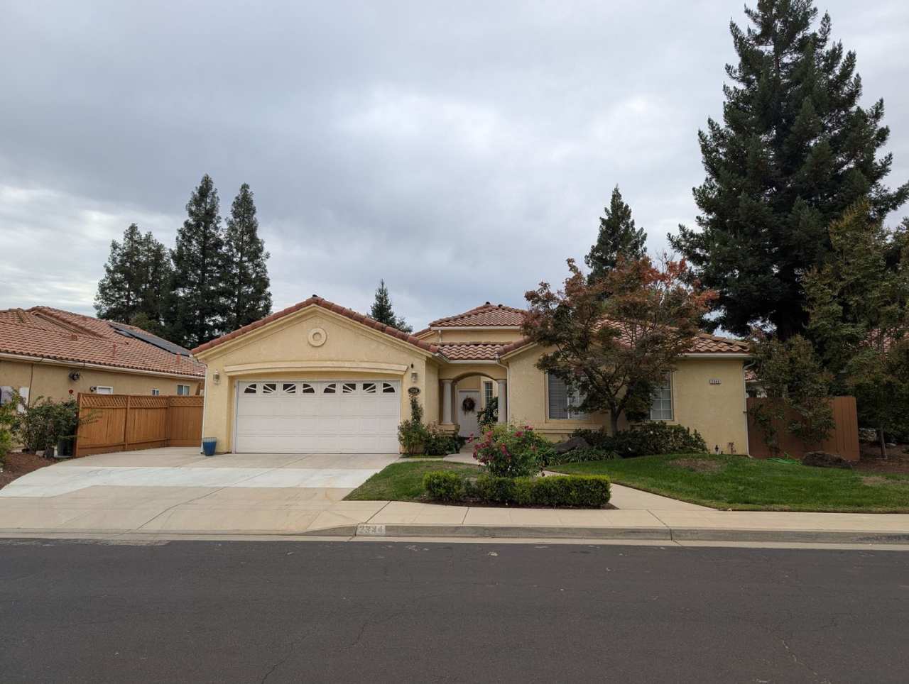 Wonderful 4 bedroom home in Clovis offering a pool, spa, 3 car garage, potential RV and or boat space, a wonderful floor plan and nice amenities.